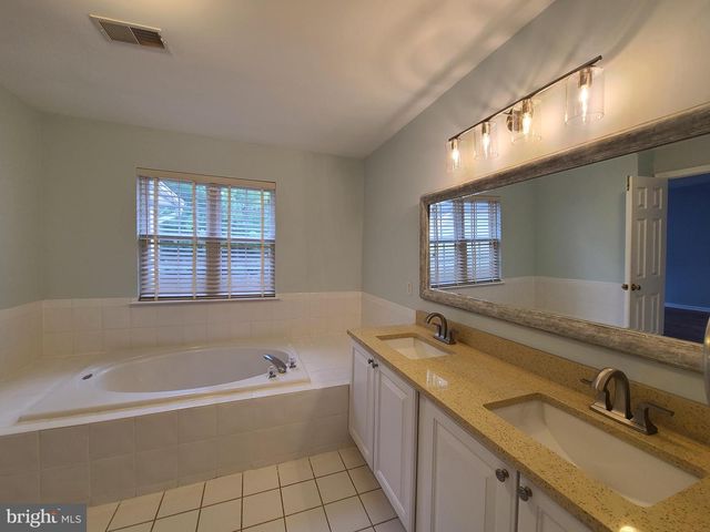 16 SCARLET OAK DR, Princeton, NJ 08540