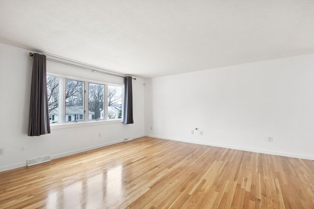 52 Venus Dr, Worcester, MA 01605