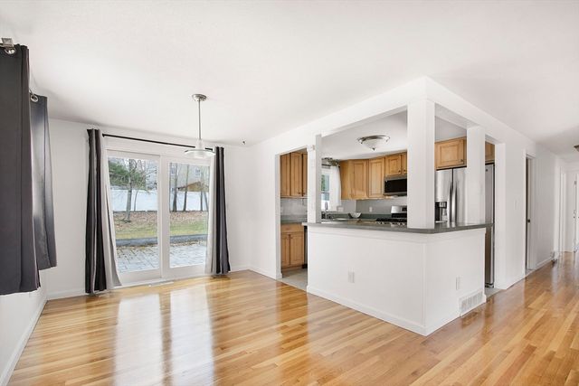 52 Venus Dr, Worcester, MA 01605