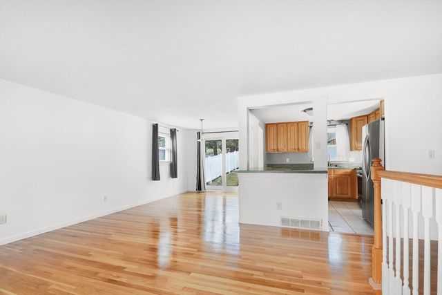 52 Venus Dr, Worcester, MA 01605