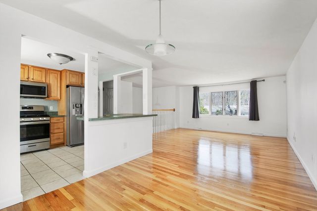 52 Venus Dr, Worcester, MA 01605