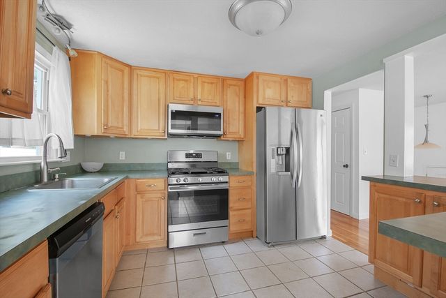 52 Venus Dr, Worcester, MA 01605