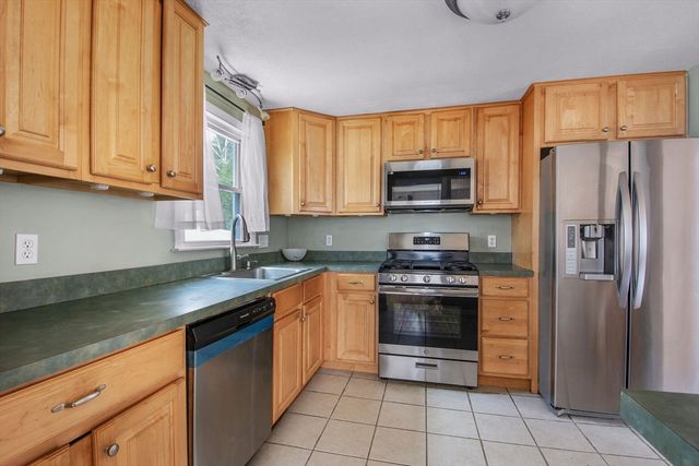 52 Venus Dr, Worcester, MA 01605