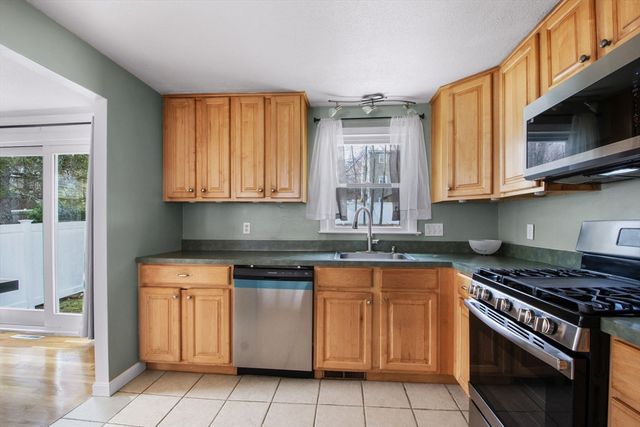 52 Venus Dr, Worcester, MA 01605