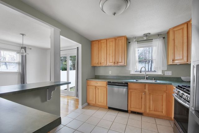 52 Venus Dr, Worcester, MA 01605