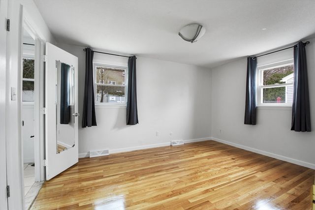 52 Venus Dr, Worcester, MA 01605