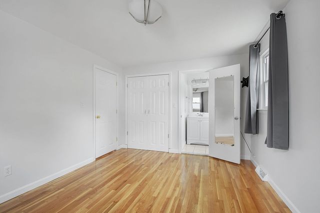 52 Venus Dr, Worcester, MA 01605