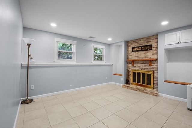 52 Venus Dr, Worcester, MA 01605