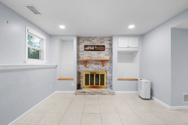 52 Venus Dr, Worcester, MA 01605