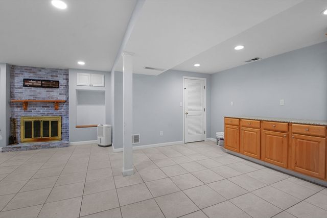 52 Venus Dr, Worcester, MA 01605