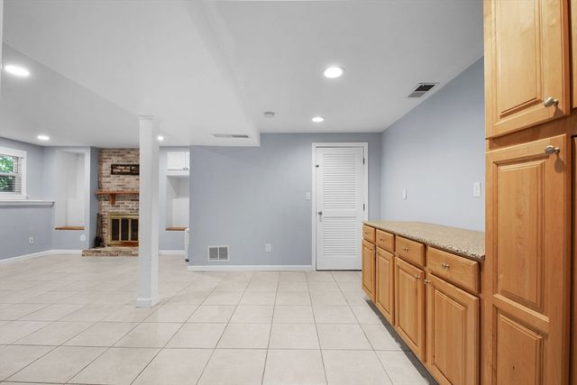 52 Venus Dr, Worcester, MA 01605