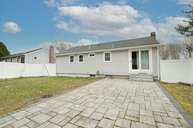52 Venus Dr, Worcester, MA 01605