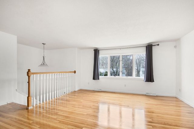 52 Venus Dr, Worcester, MA 01605