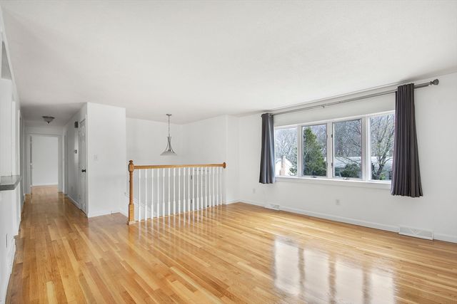 52 Venus Dr, Worcester, MA 01605