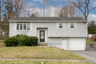 52 Venus Dr, Worcester, MA 01605