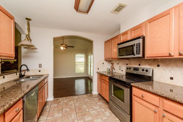 203 Cool Cove, Montgomery, TX 77356