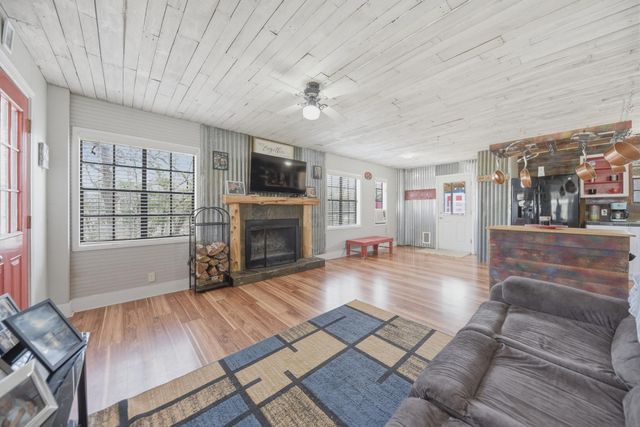 514 Forest Oak Drive, Somerville, TX 77879