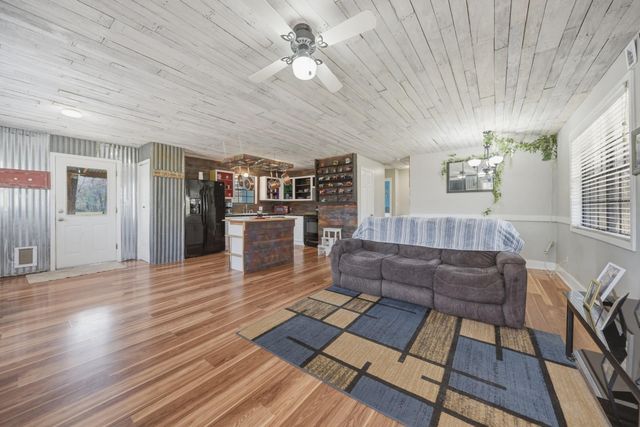 514 Forest Oak Drive, Somerville, TX 77879