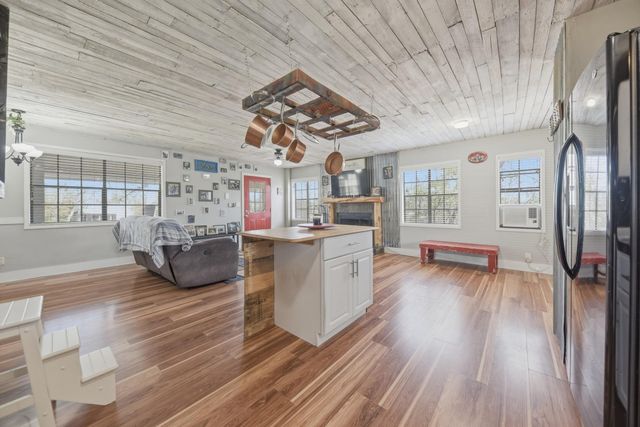 514 Forest Oak Drive, Somerville, TX 77879