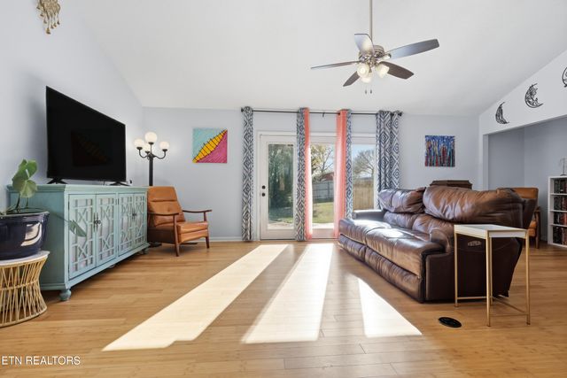 1021 Oxford Hills Drive, Maryville, TN 37803