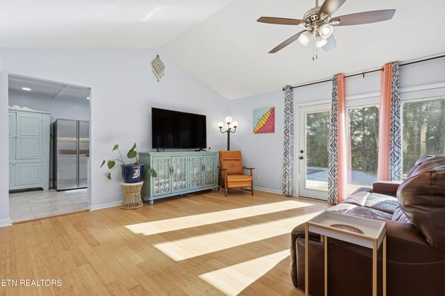 1021 Oxford Hills Drive, Maryville, TN 37803