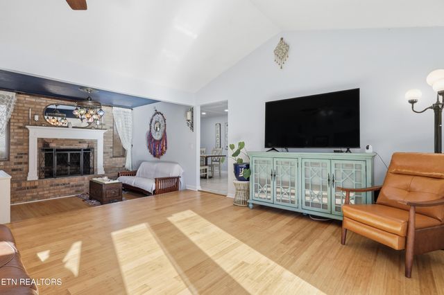 1021 Oxford Hills Drive, Maryville, TN 37803