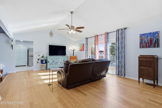 1021 Oxford Hills Drive, Maryville, TN 37803