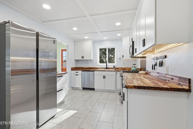 1021 Oxford Hills Drive, Maryville, TN 37803