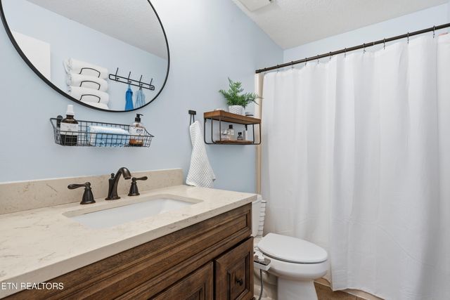 1021 Oxford Hills Drive, Maryville, TN 37803