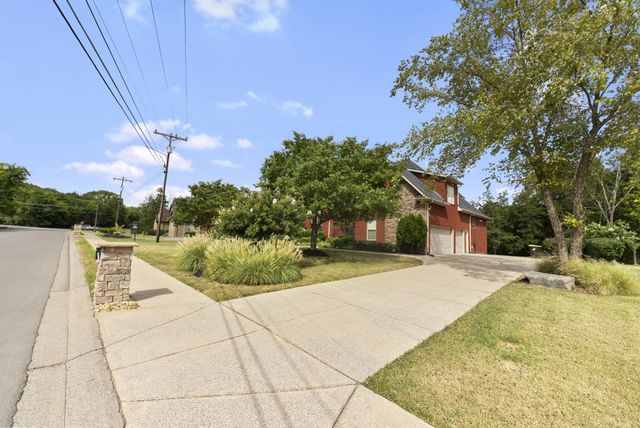 8054 Vineyard Ln, La Vergne, TN 37086