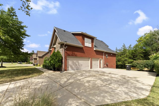 8054 Vineyard Ln, La Vergne, TN 37086