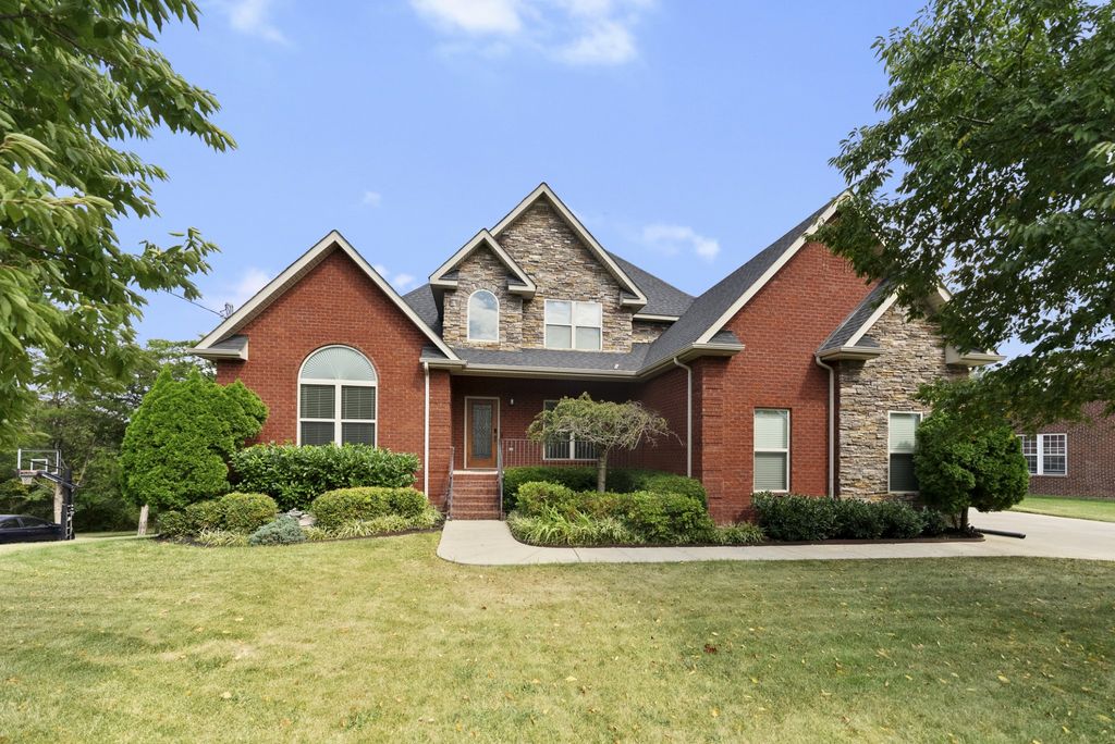 8054 Vineyard Ln, La Vergne, TN 37086