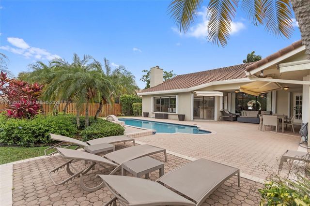 11021 NW 7th St, Plantation, FL 33324