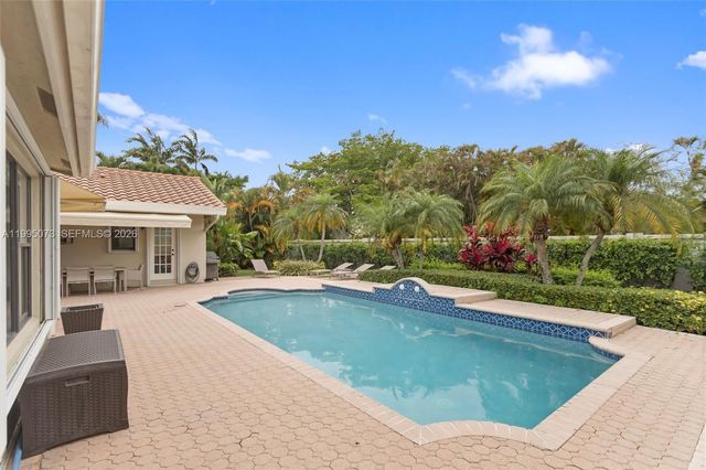 11021 NW 7th St, Plantation, FL 33324