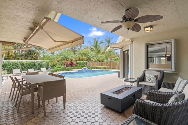 11021 NW 7th St, Plantation, FL 33324