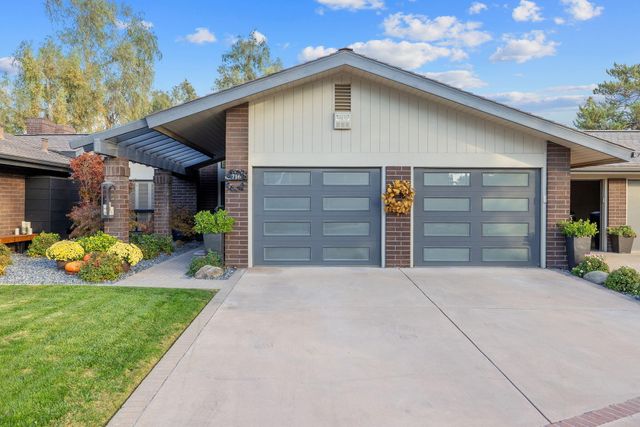 716 N Silvervale Drive, Visalia, CA 93291