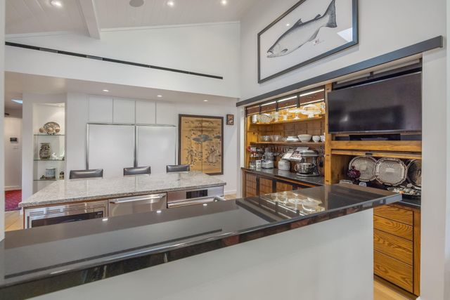 716 N Silvervale Drive, Visalia, CA 93291