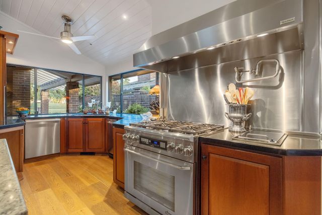 716 N Silvervale Drive, Visalia, CA 93291