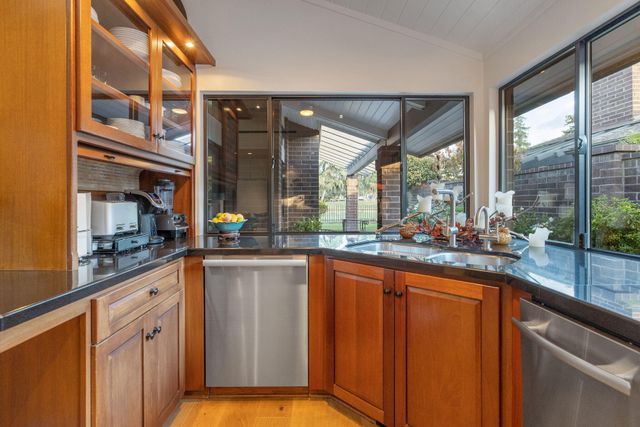 716 N Silvervale Drive, Visalia, CA 93291