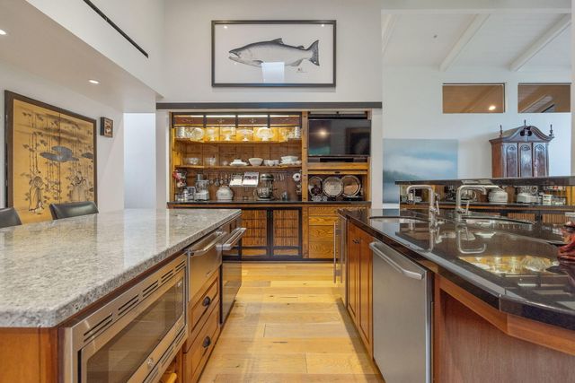 716 N Silvervale Drive, Visalia, CA 93291