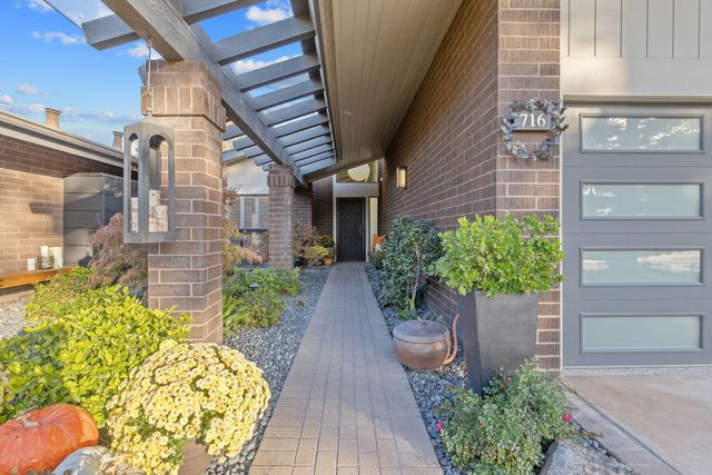 716 N Silvervale Drive, Visalia, CA 93291