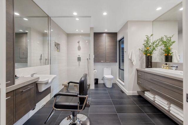 716 N Silvervale Drive, Visalia, CA 93291