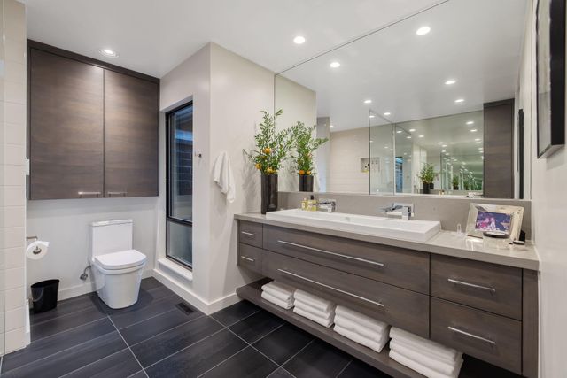 716 N Silvervale Drive, Visalia, CA 93291