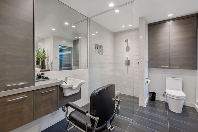 716 N Silvervale Drive, Visalia, CA 93291