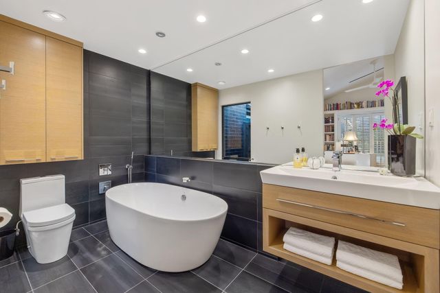 716 N Silvervale Drive, Visalia, CA 93291