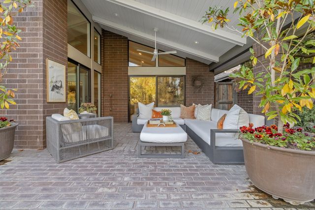 716 N Silvervale Drive, Visalia, CA 93291