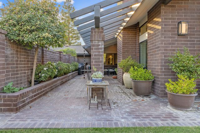 716 N Silvervale Drive, Visalia, CA 93291