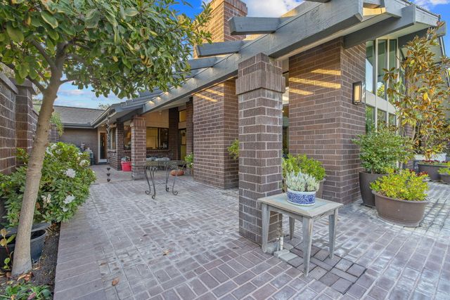 716 N Silvervale Drive, Visalia, CA 93291