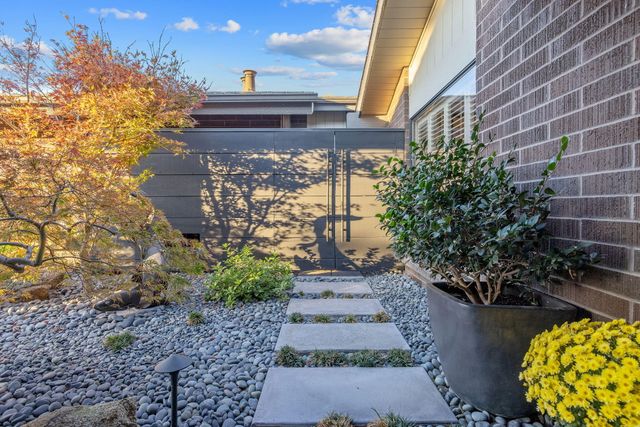 716 N Silvervale Drive, Visalia, CA 93291