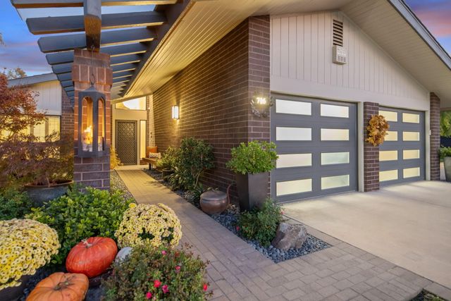 716 N Silvervale Drive, Visalia, CA 93291